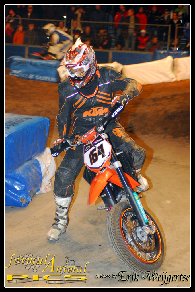 663x1001 pixels (632K)